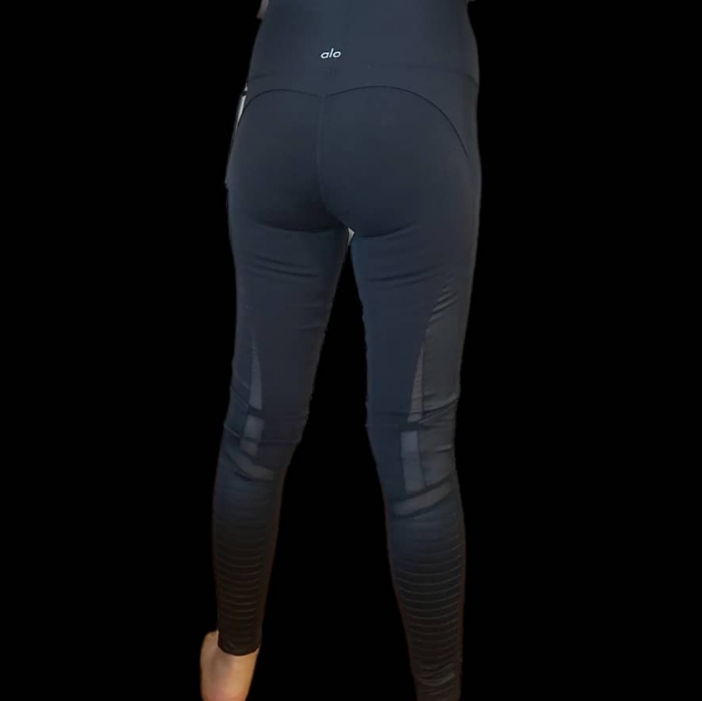 ALO Yoga Terra leggings . Back. - Picture 4 of 12